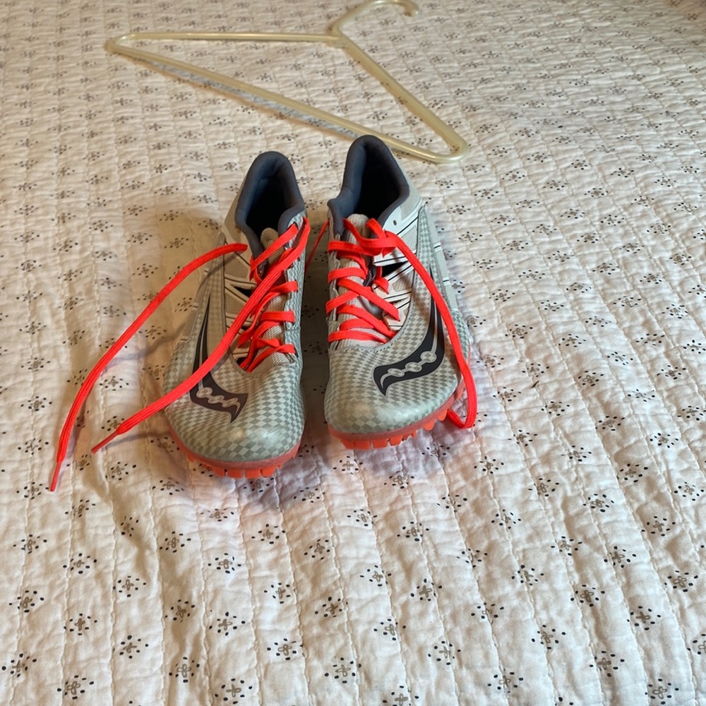 Track shoes